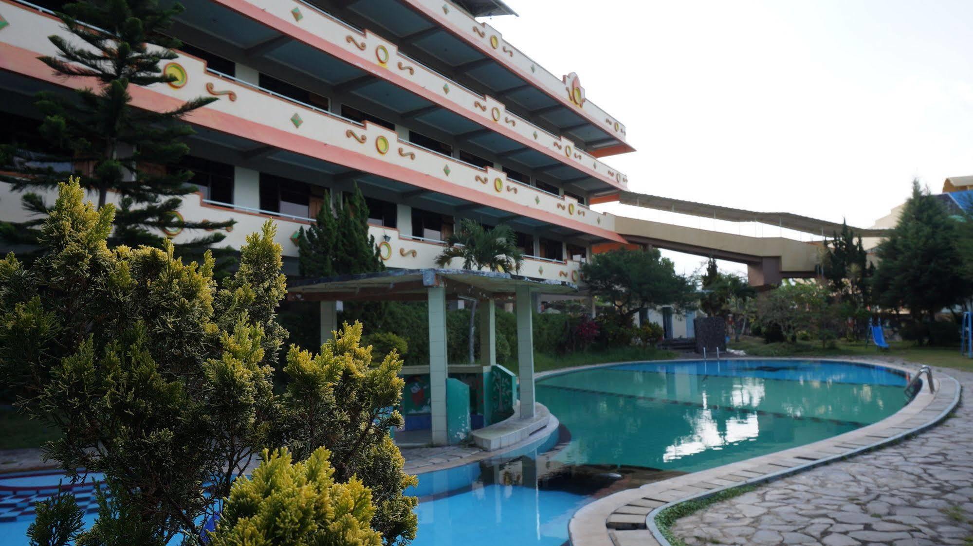 Hotel Surya Indah Batu Malang Luaran gambar