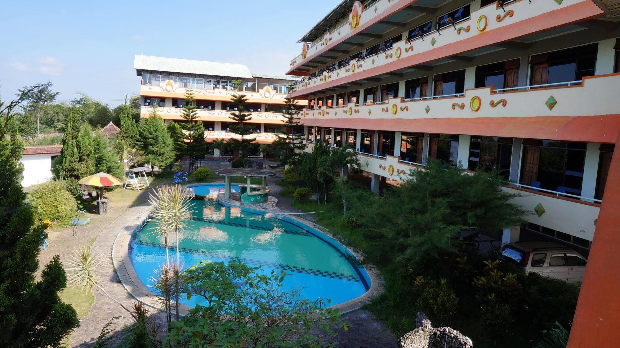 Hotel Surya Indah Batu Malang Luaran gambar