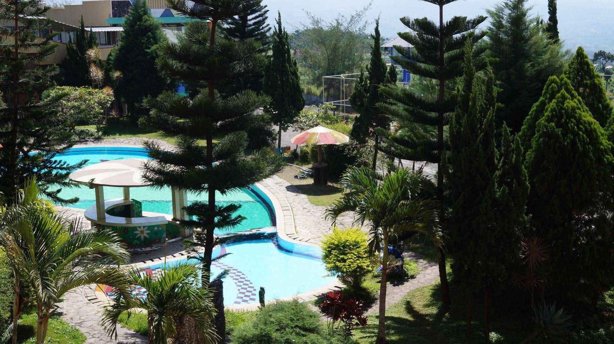 Hotel Surya Indah Batu Malang Luaran gambar