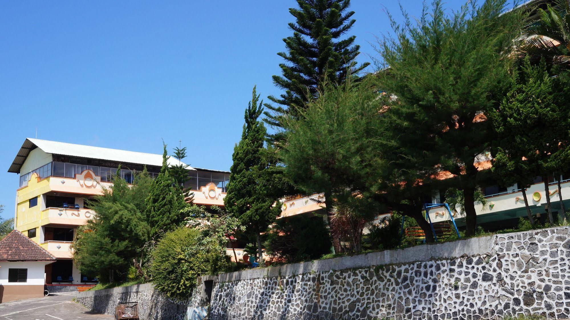 Hotel Surya Indah Batu Malang Luaran gambar