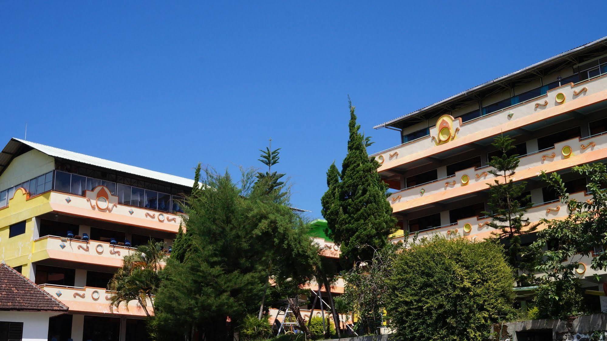 Hotel Surya Indah Batu Malang Luaran gambar